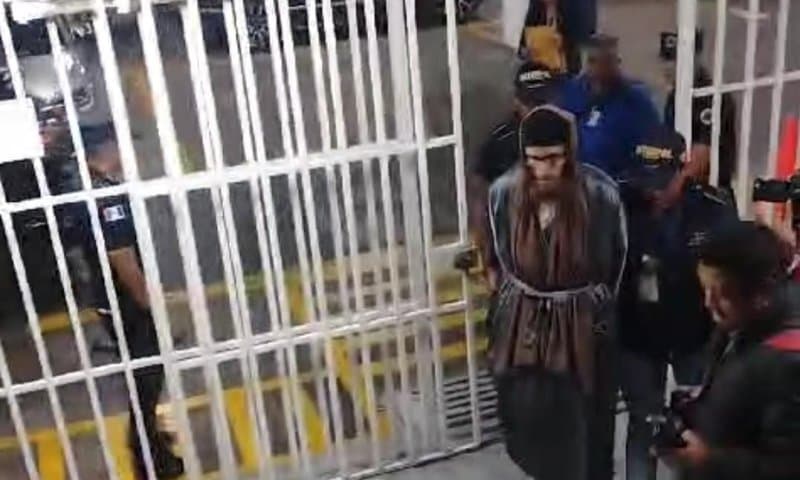 Yoel Alter being arrested in Guatemala.