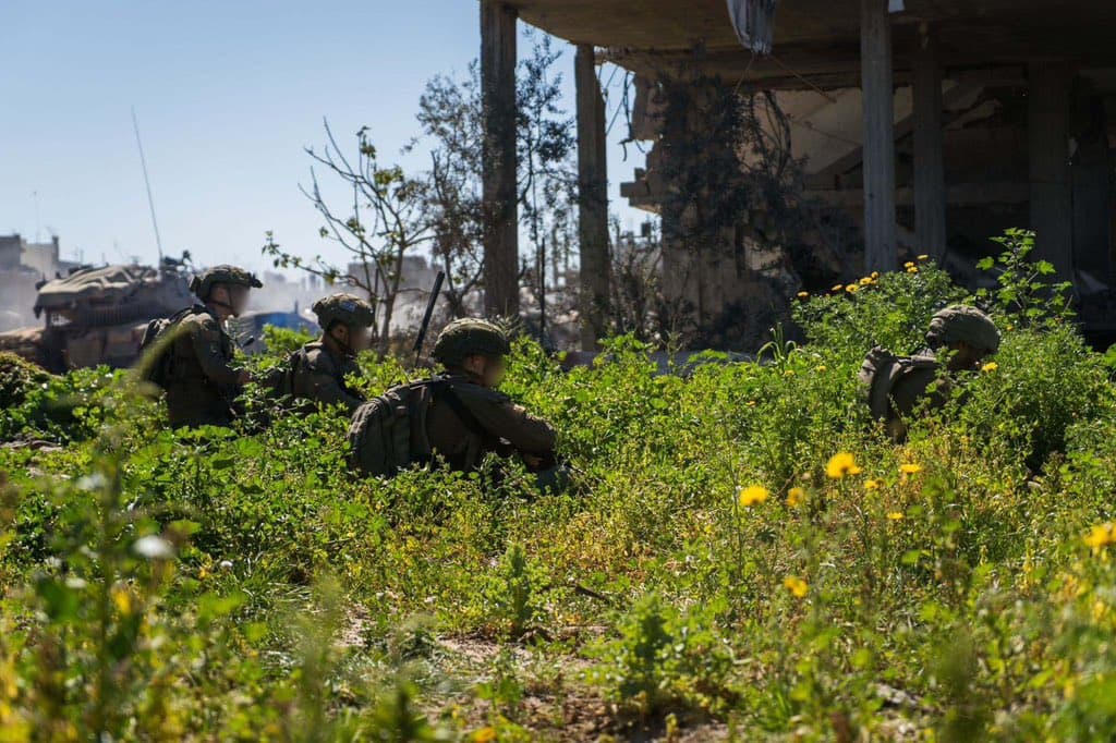 IDF forces operating in the central Gaza Strip.