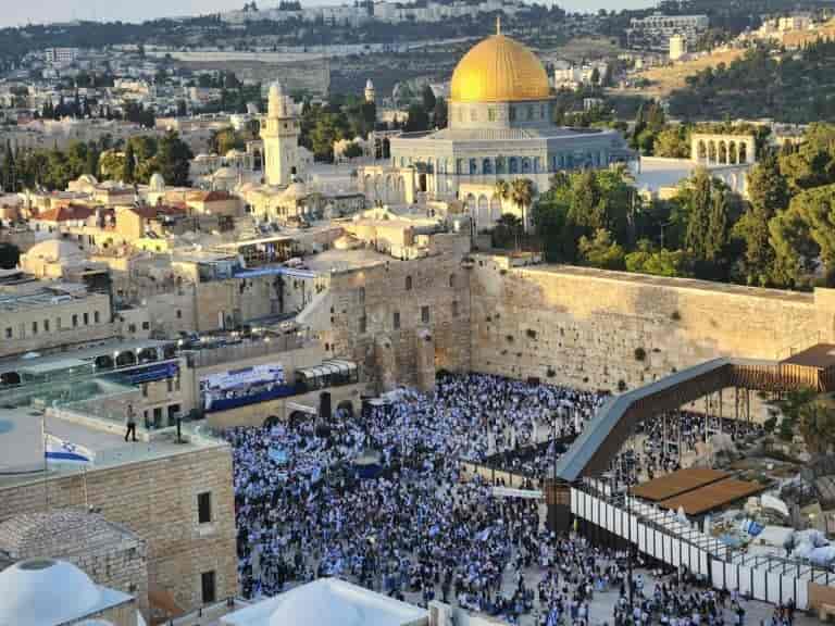 Photo: The Western Wall Yeshiva background