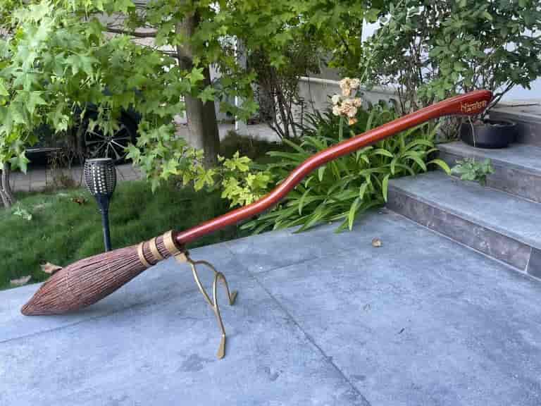 Harry's Broom background
