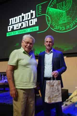 The head of the Mossad, Barnea and Shmulik Goren, who served as the head of the center in the Junction Wing during the war background