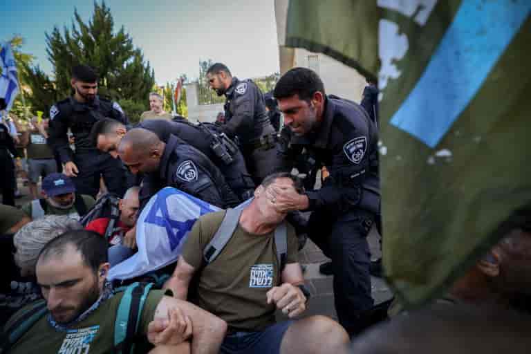 The demonstration near the home of the Minister of Justice background