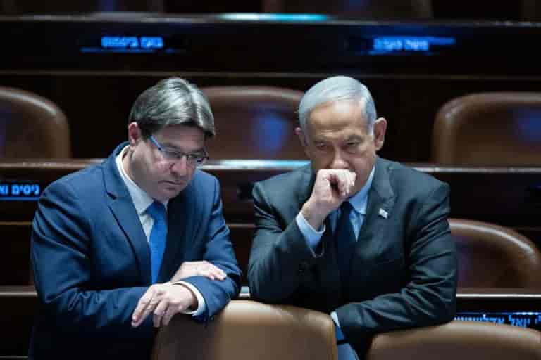 Netanyahu and Akunis background
