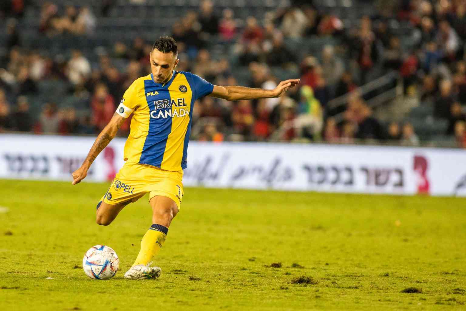 Eran Zahavi, the all-time derby goalscorer background