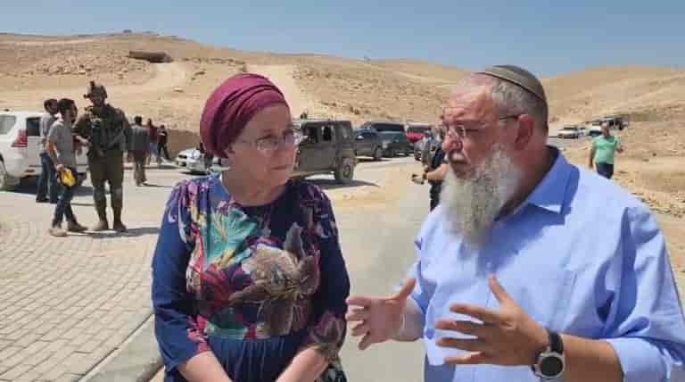 Shlomo Ne'eman and Orit Strook background