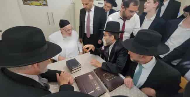 Rabbi Meir Zvi Bergman background