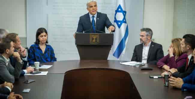 "This is not an emergency government, this is Bibi's decorating committee." background