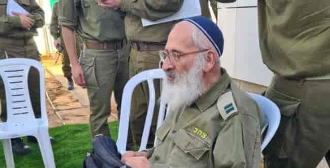 Rabbi Shlomo Aviner in uniform. background