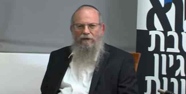 Photo: YouTube/Cafe Shapira FCS forum background