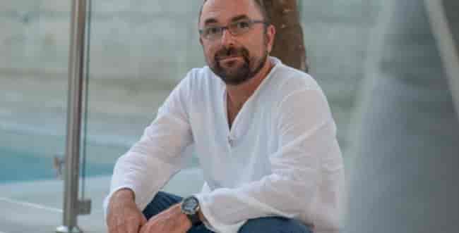 Photo: Rotem Golan background