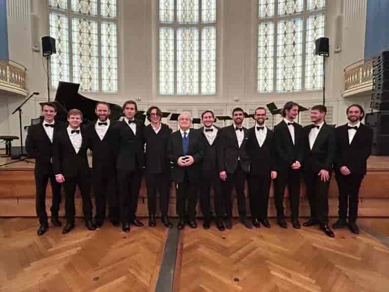 Choir of the Great Synagogue in the Mozart Hall in Vienna background
