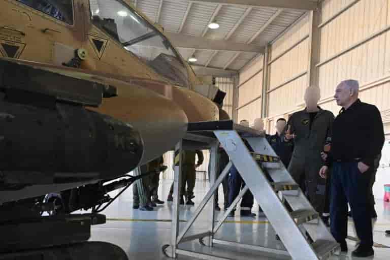 Netanyahu at the Ramon base background