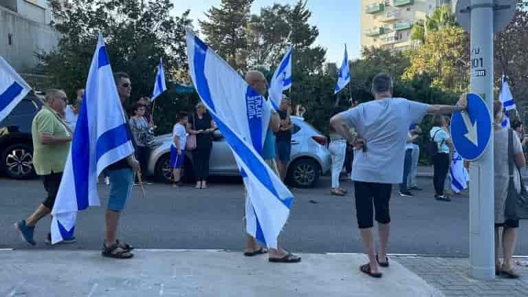 Photo: Reuven Cohen, Haifa Municipality background