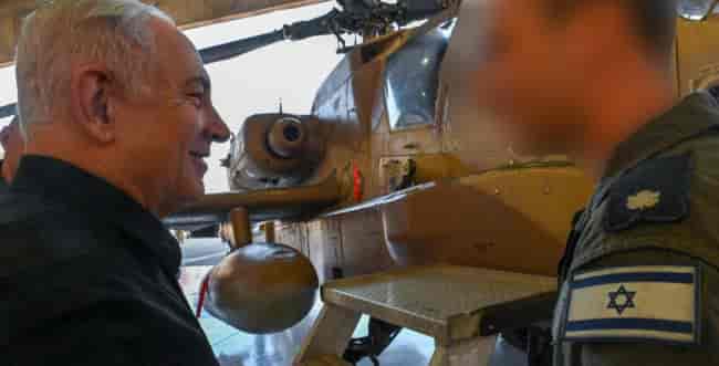 Shoulder to shoulder, Netanyahu and the pilots background