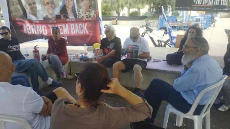 Rabbi David Stav visits captives' families in Tel Aviv encampment. background