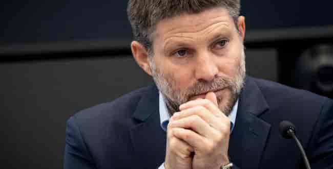 Betzalel Smotrich. background