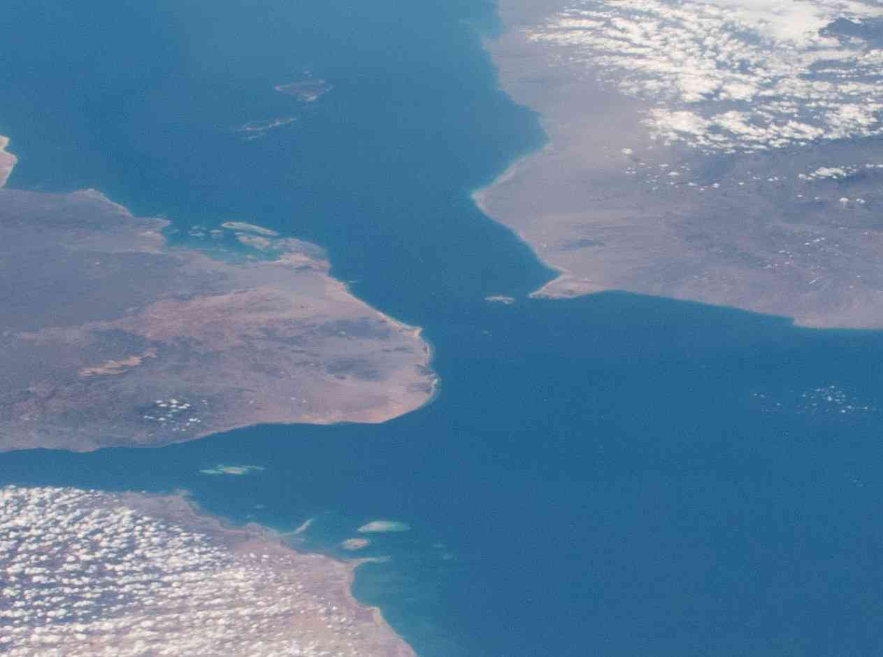 Houthis using Bab el-Mandeb Straits to enforce naval blockade against Israel. background