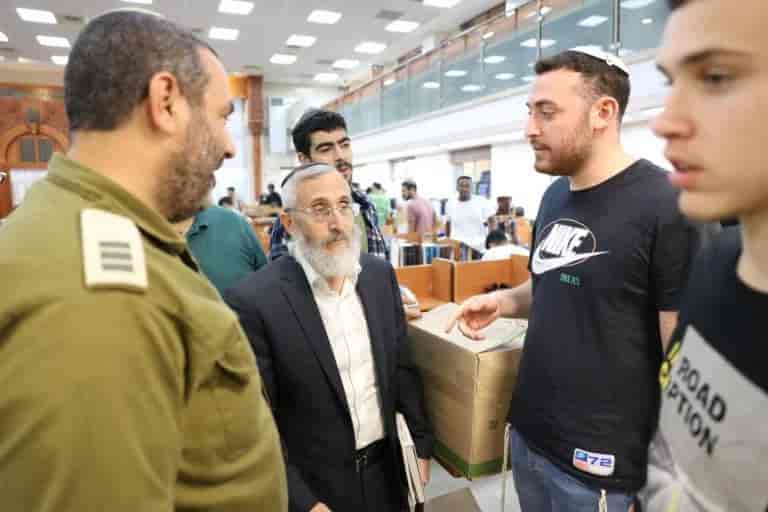 Rabbi Pandel background