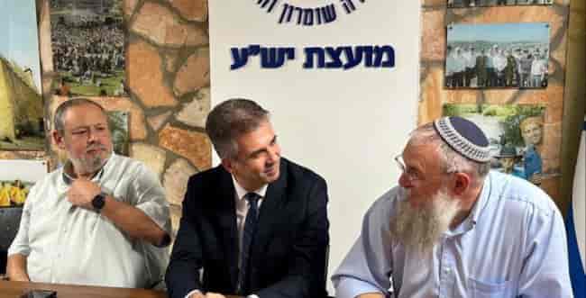 Minister Eli Cohen and Shlomo Neeman background
