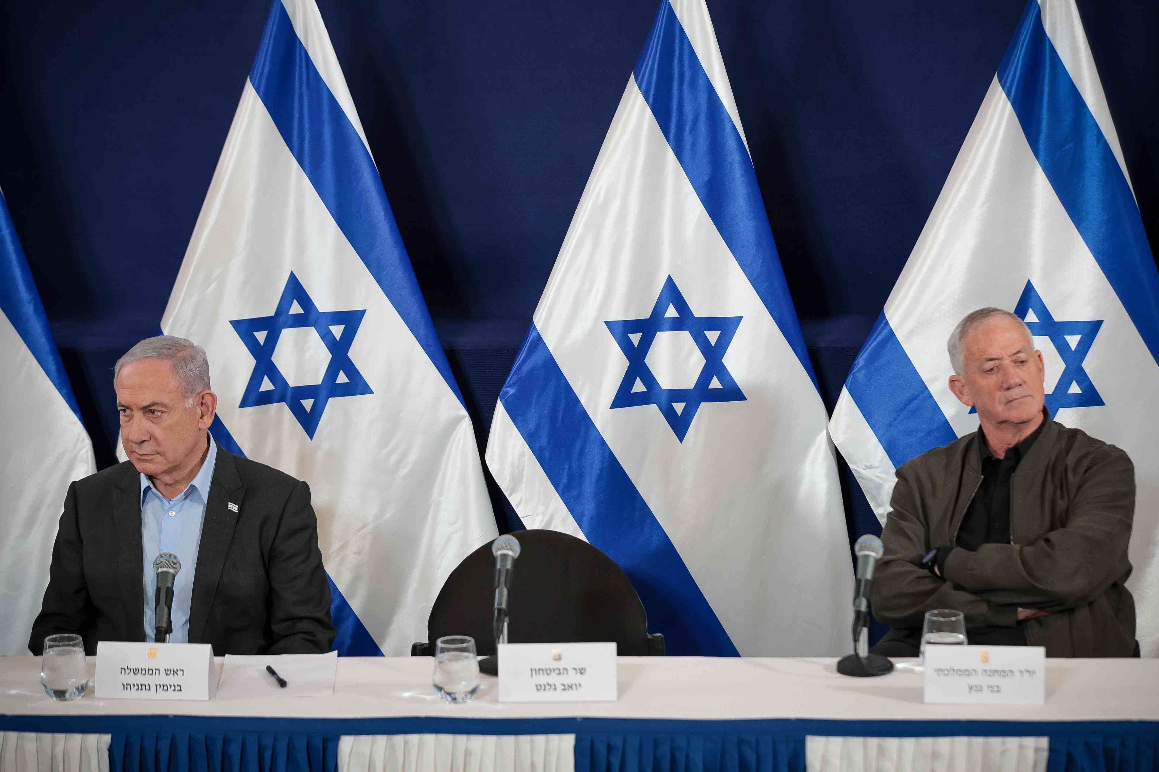 Their blocs are polling about even, with Arab parties holding the balance. Netanyahu and Gantz. background