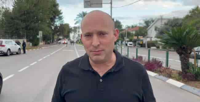 Photo: Naftali Bennet Communications background