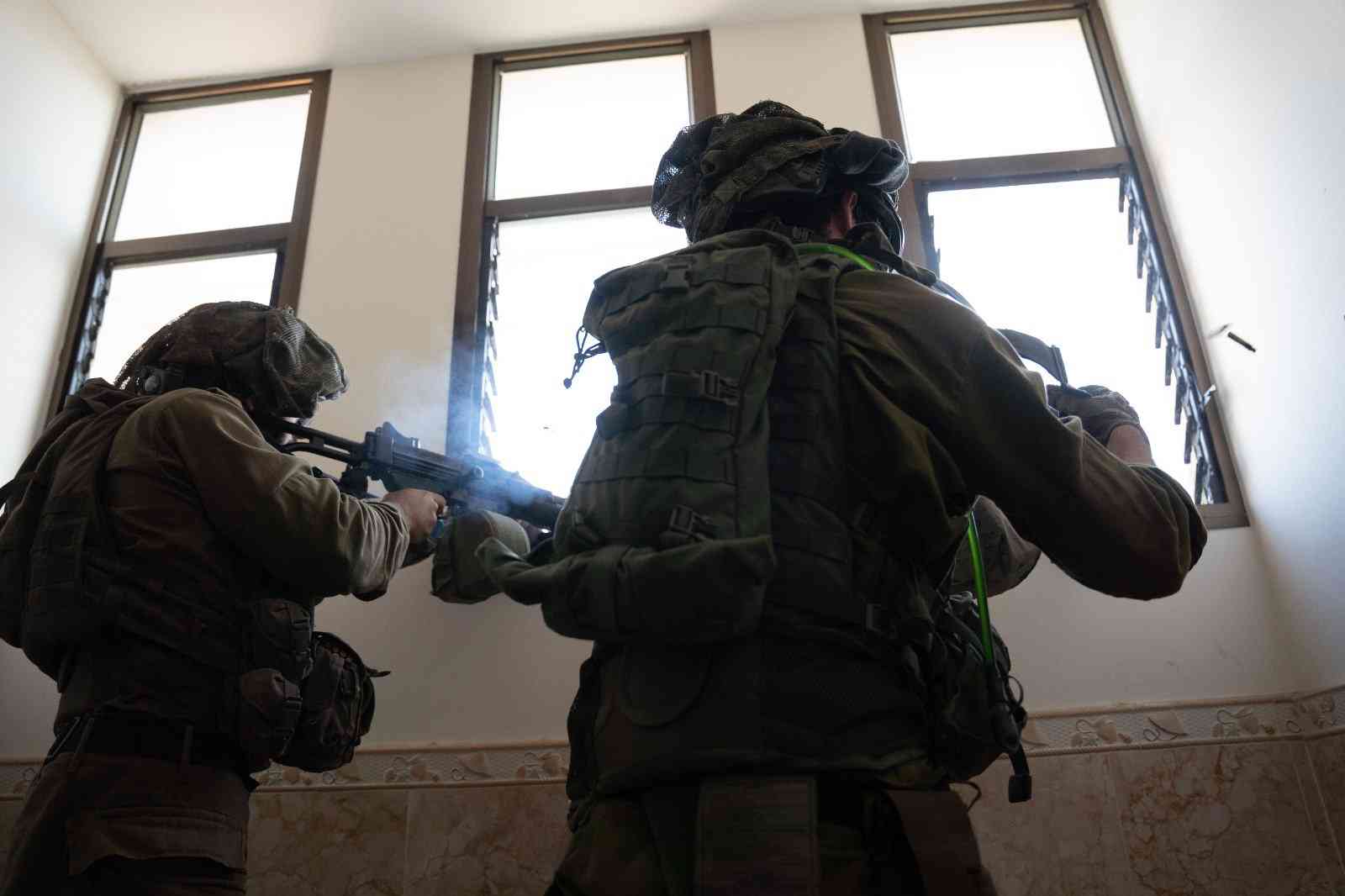 IDF soldiers in Khan Yunis, Gaza. background