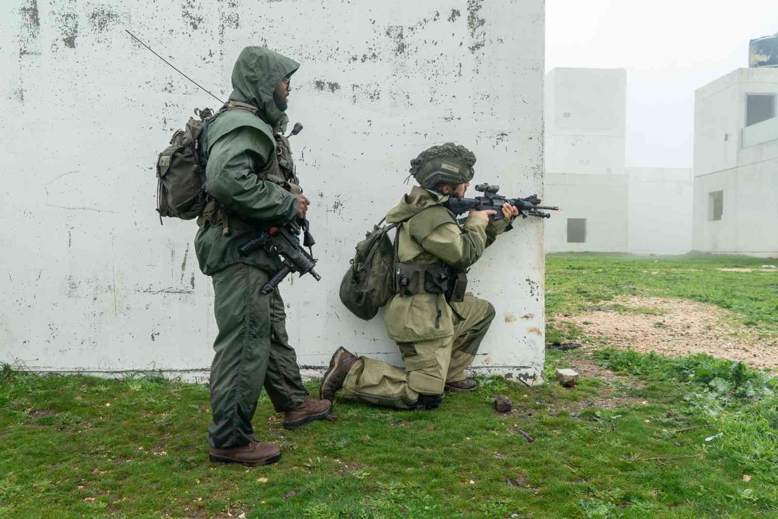 "Battalion exercises were conducted in the Northern Command in preparation for a possible conflict in the north." background