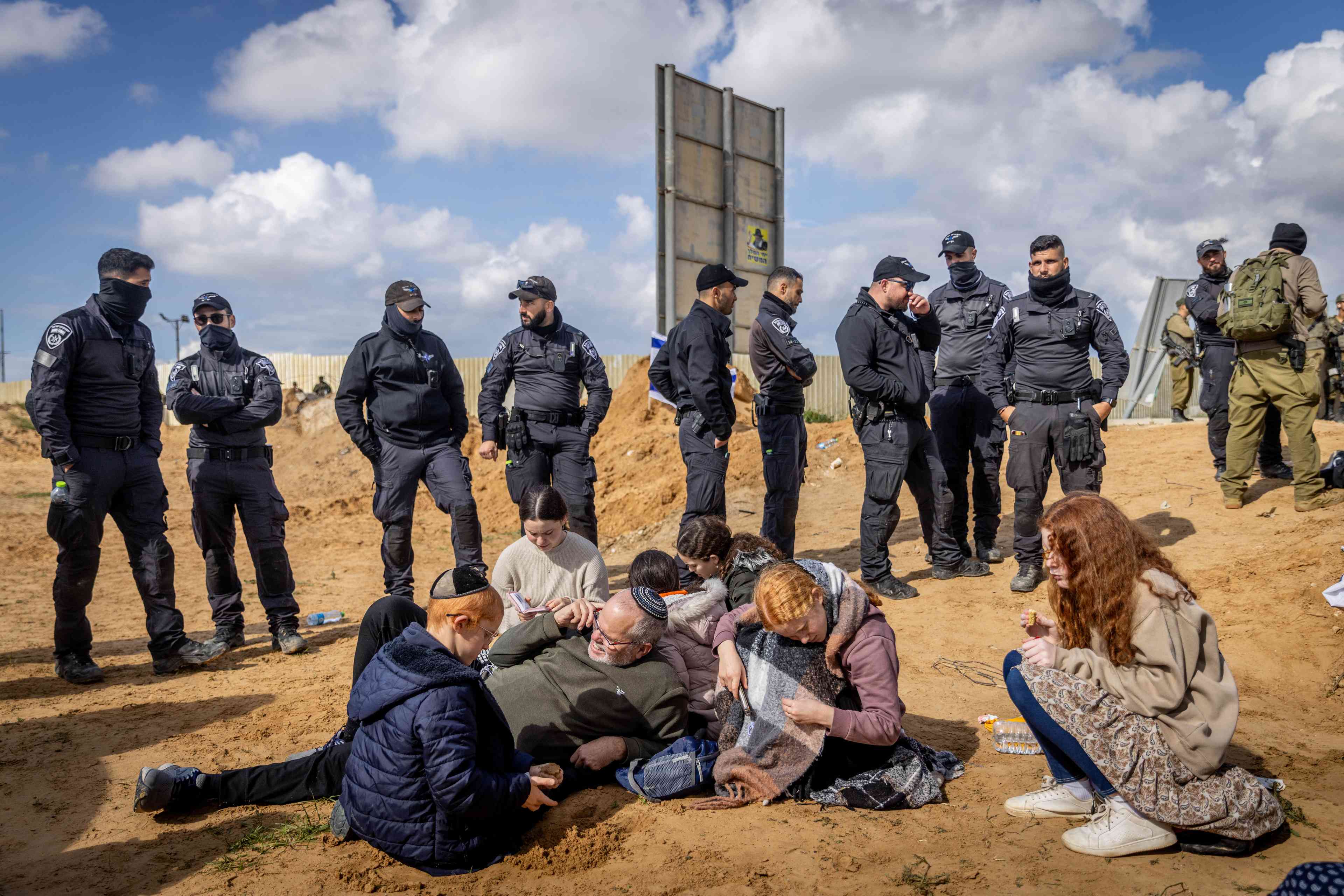 Protestors against humanitarian aid near the Kerem Shalom crossing. background