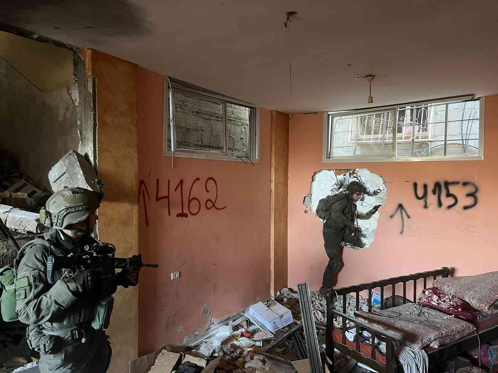 IDF operations in Khan Yunis. background
