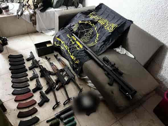 Some of the weapons found at Shifa hospital. background
