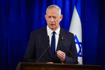 Being penalized for leaving the government? Benny Gantz. background