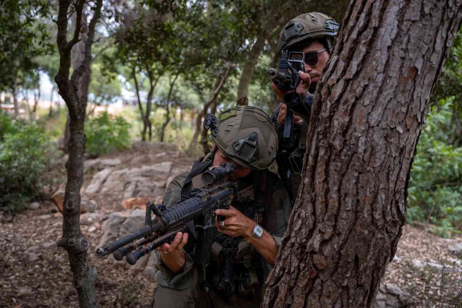 IDF soldiers practicing mountain warfare in the north. background