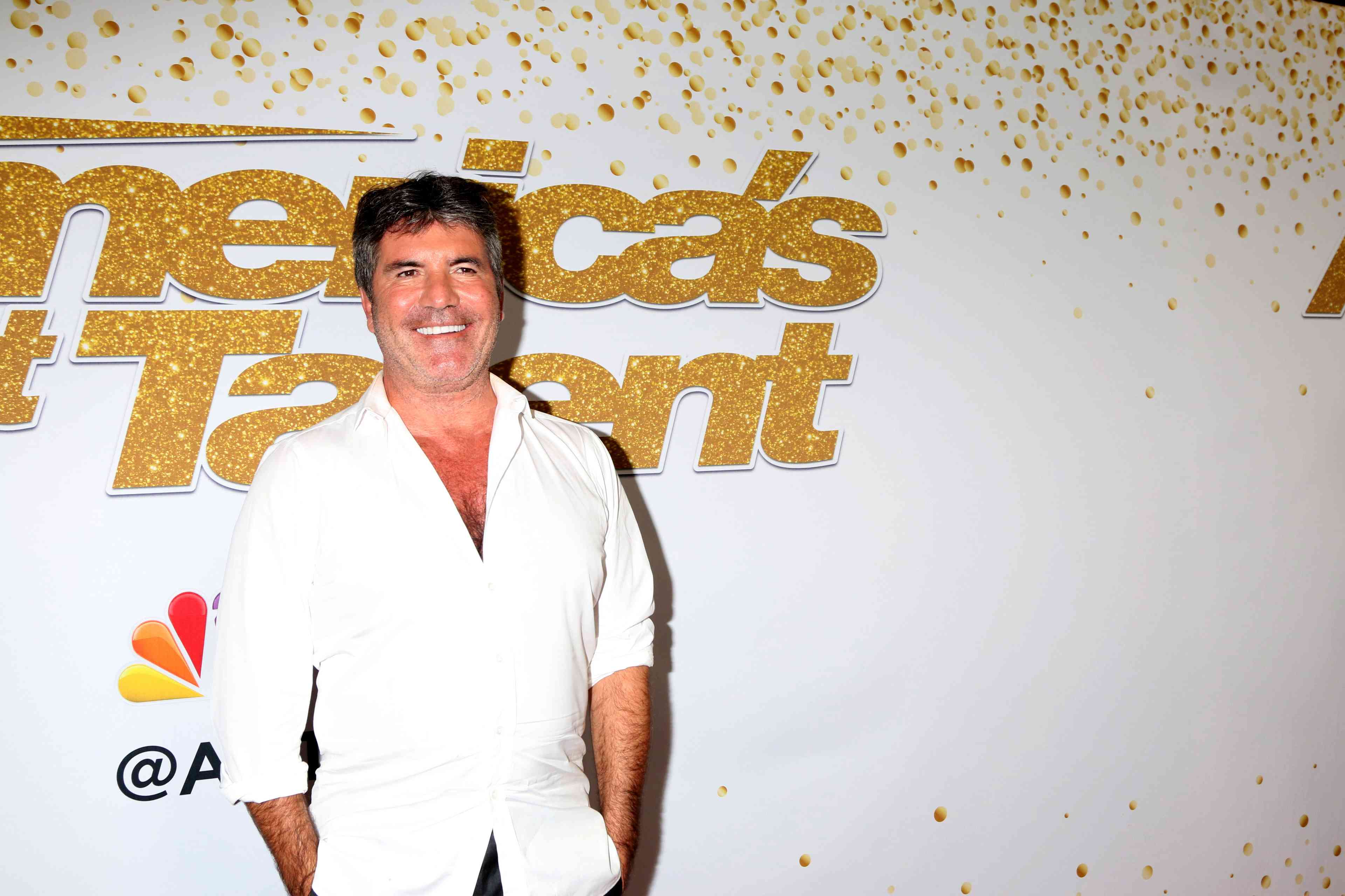 Simon Cowell at the "America's Got Talent" Crowns Winner Red Carpet at the Dolby Theater on September 19, 2018 in Los Angeles, CA background
