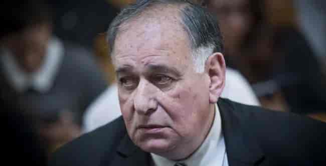 Haifa Mayor Yonah Yahav. background