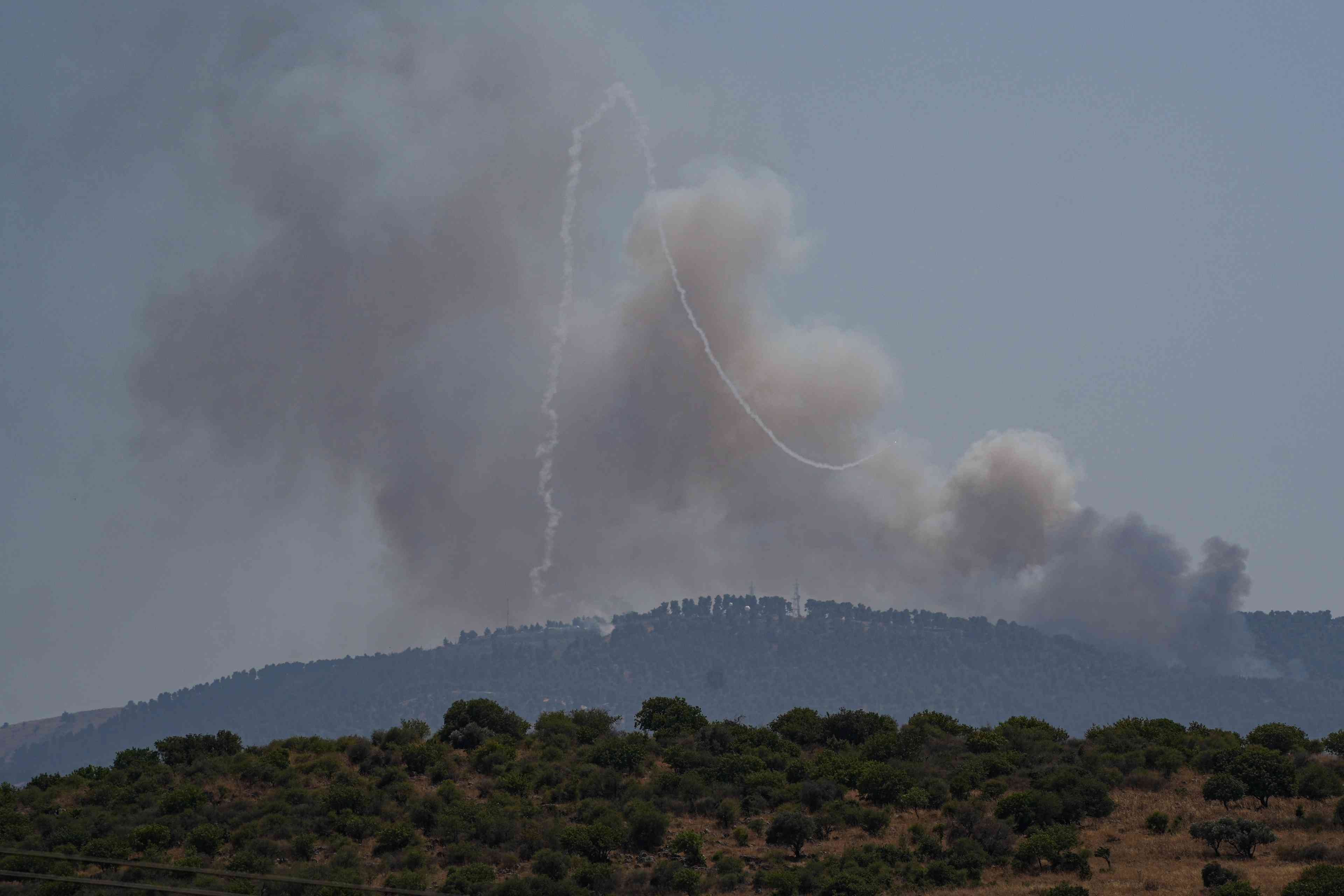 Clashes continue along the northern border. background