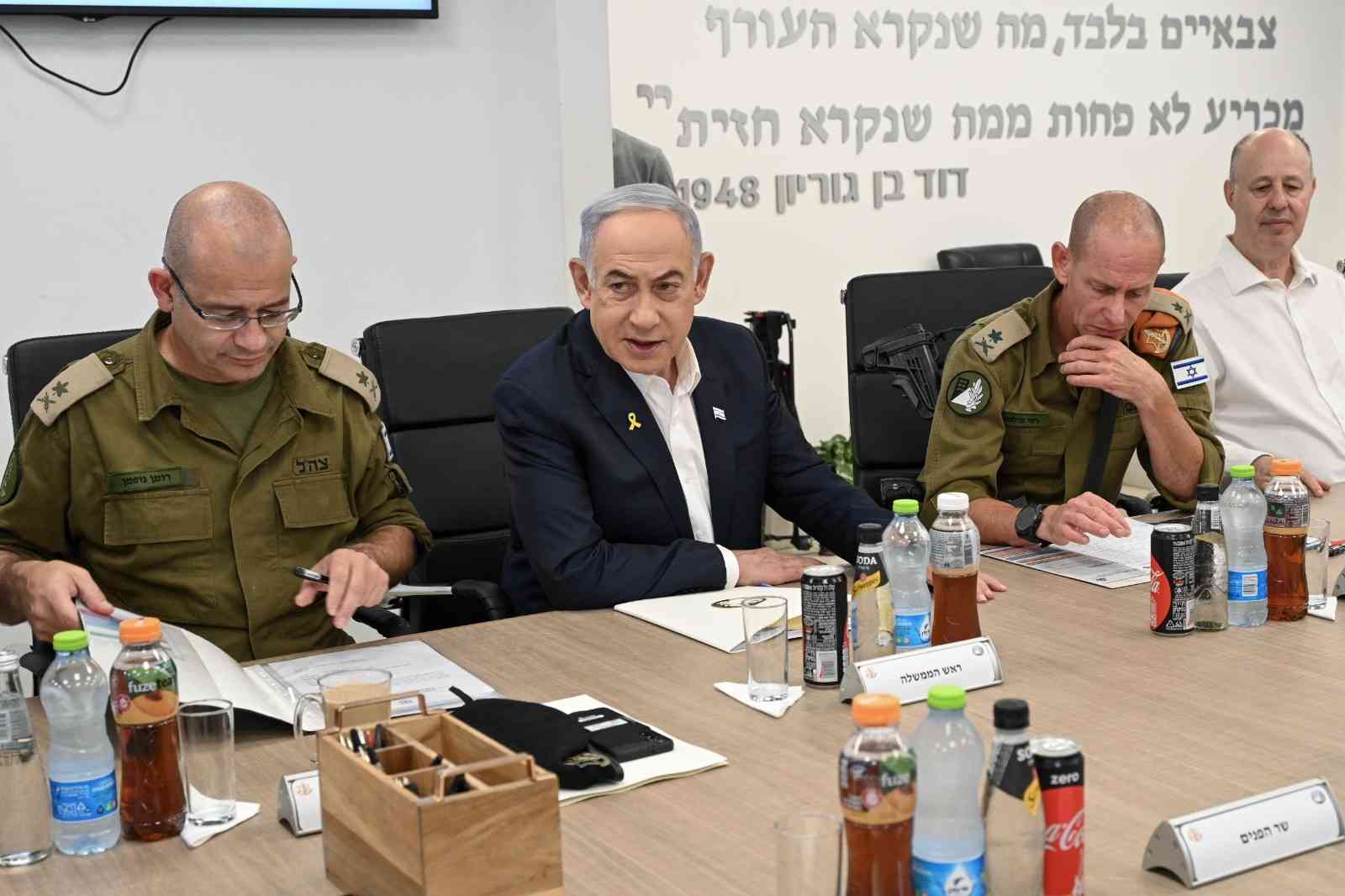 Prime Minister Binyamin Netanyahu. background
