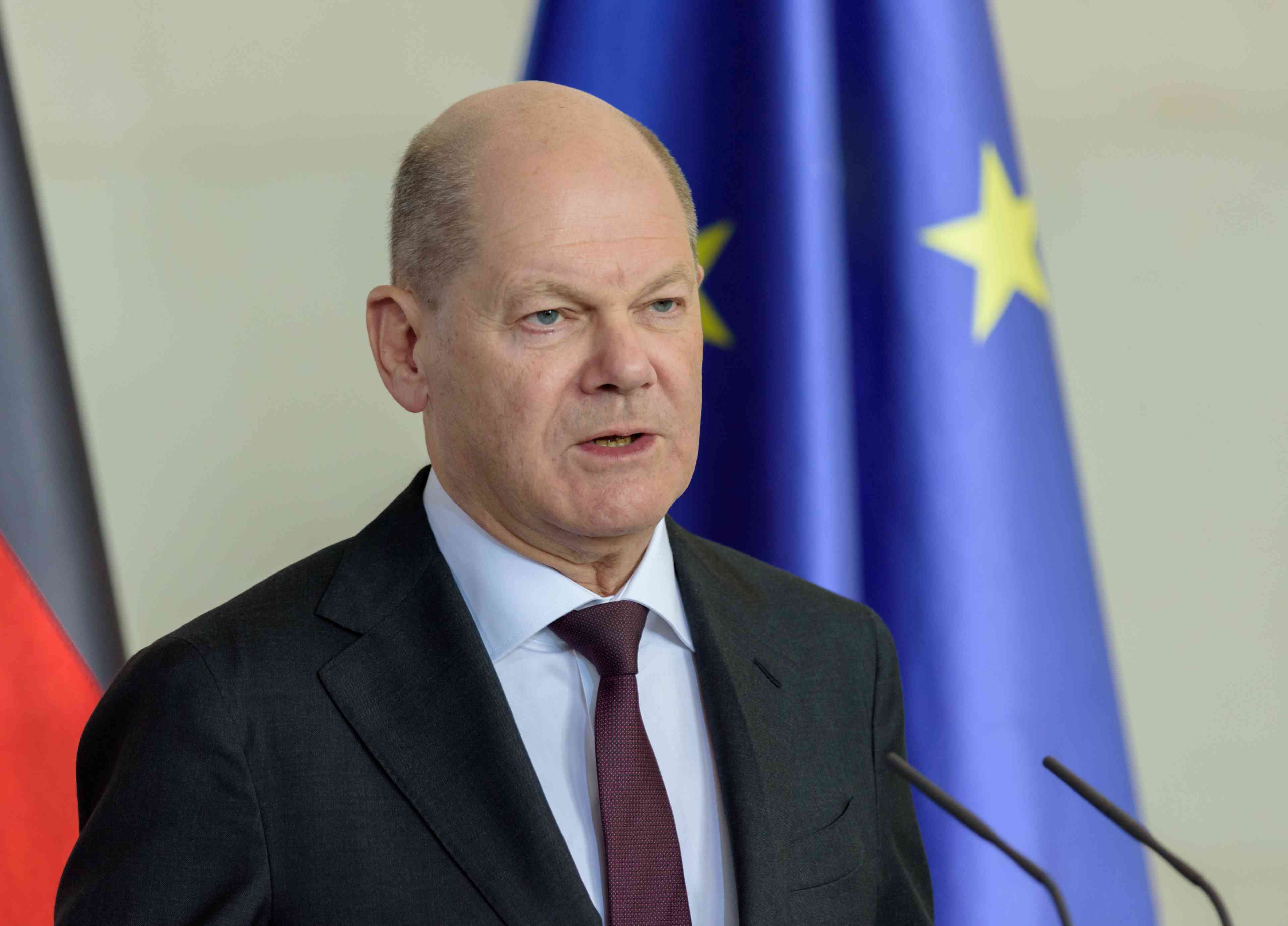 Olaf Scholz. background