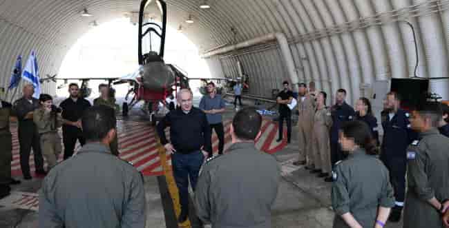 Netanyahu at Air Force background
