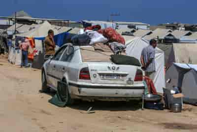 Palestinians fleeing from fighting areas near Hamad City to safe areas, in Khan Yunis, in the southern Gaza Strip, on August 20, 2024. background