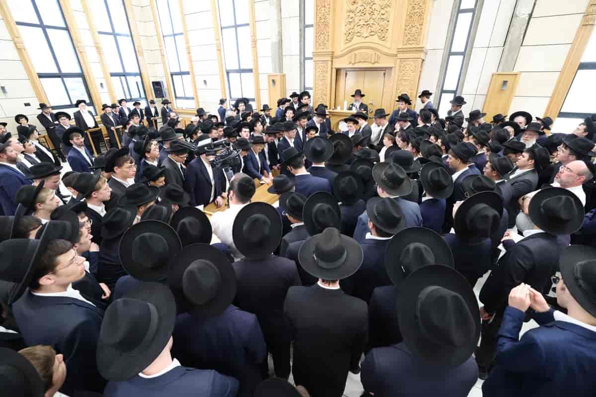 Hespedim for Rabbi Rebber ztz"l background