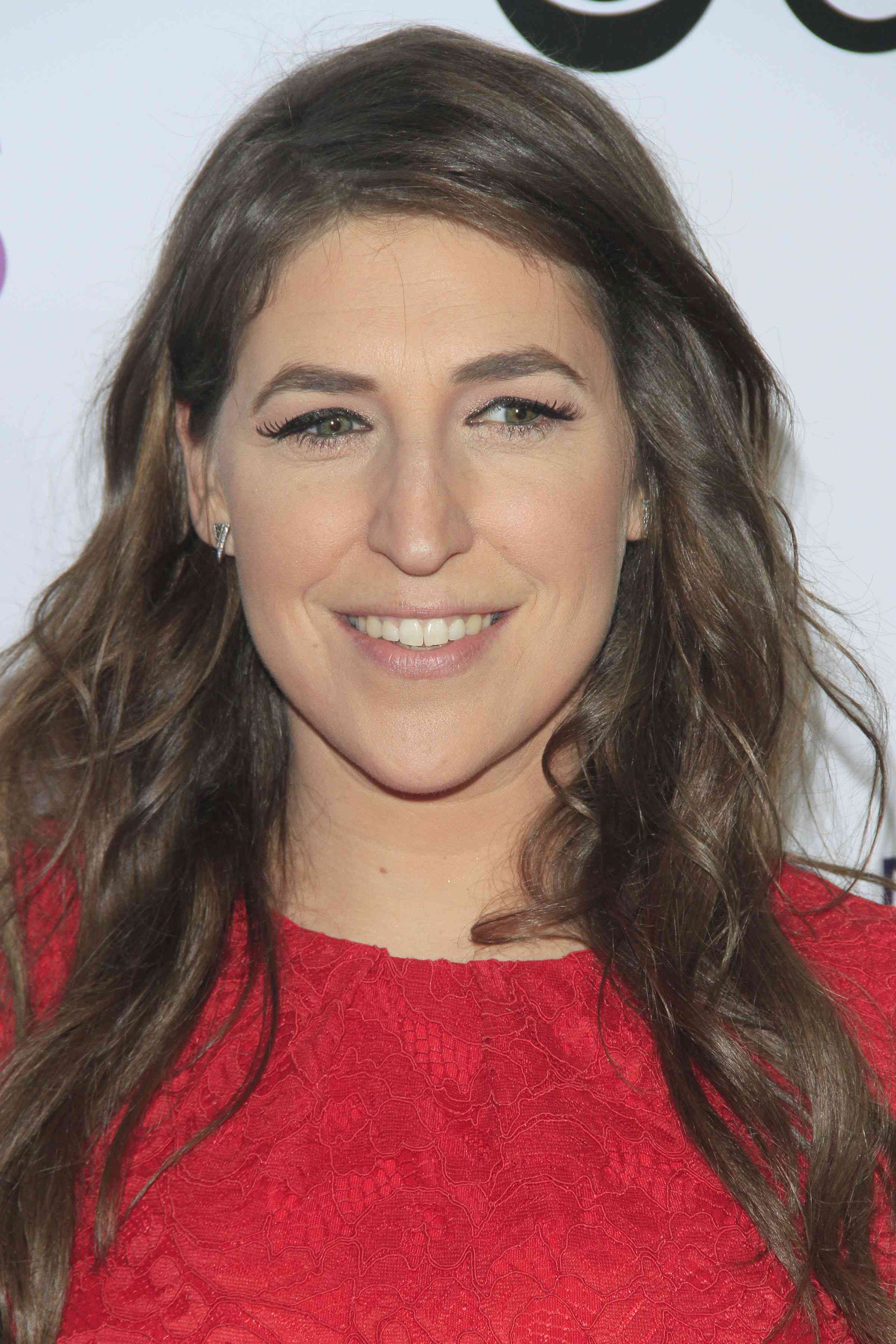 Mayim Bialik background