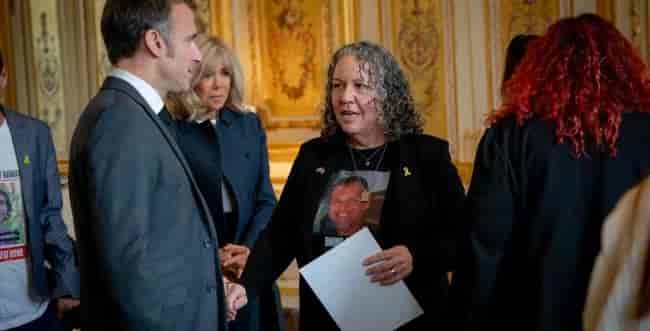 Macron meeting with families of the Hostages background