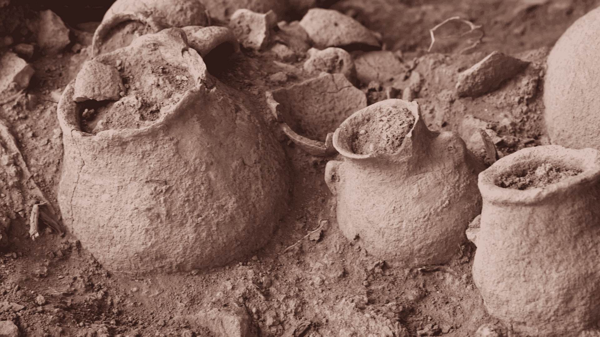 The ancient tools discovered in the excavation, Beit Shemesh  background
