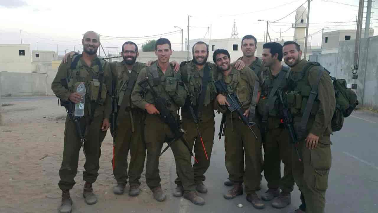 Yedidya Bloch with IDF fighters background