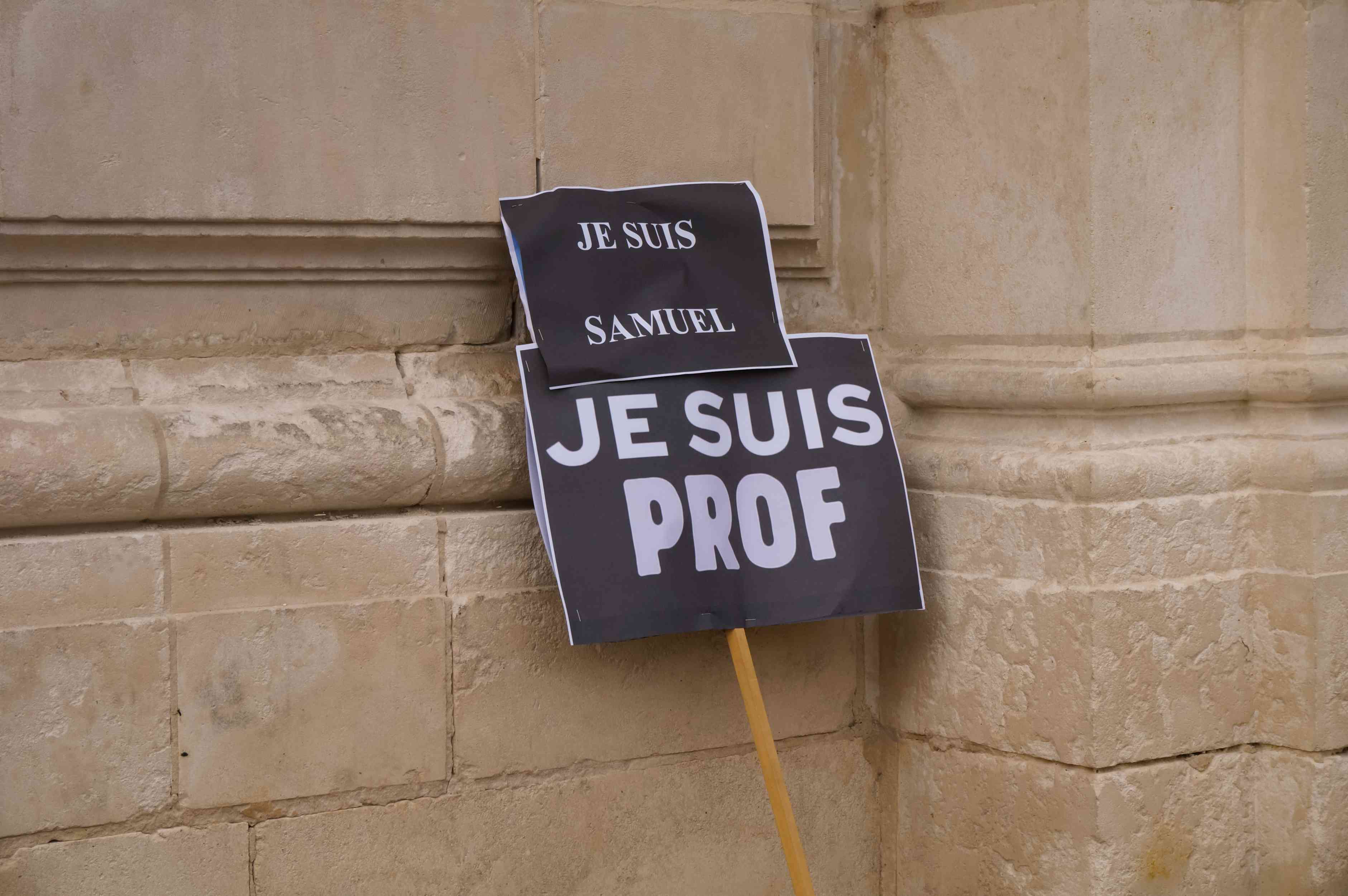 Sign in memory of Samuel Paty "I am a teacher" background