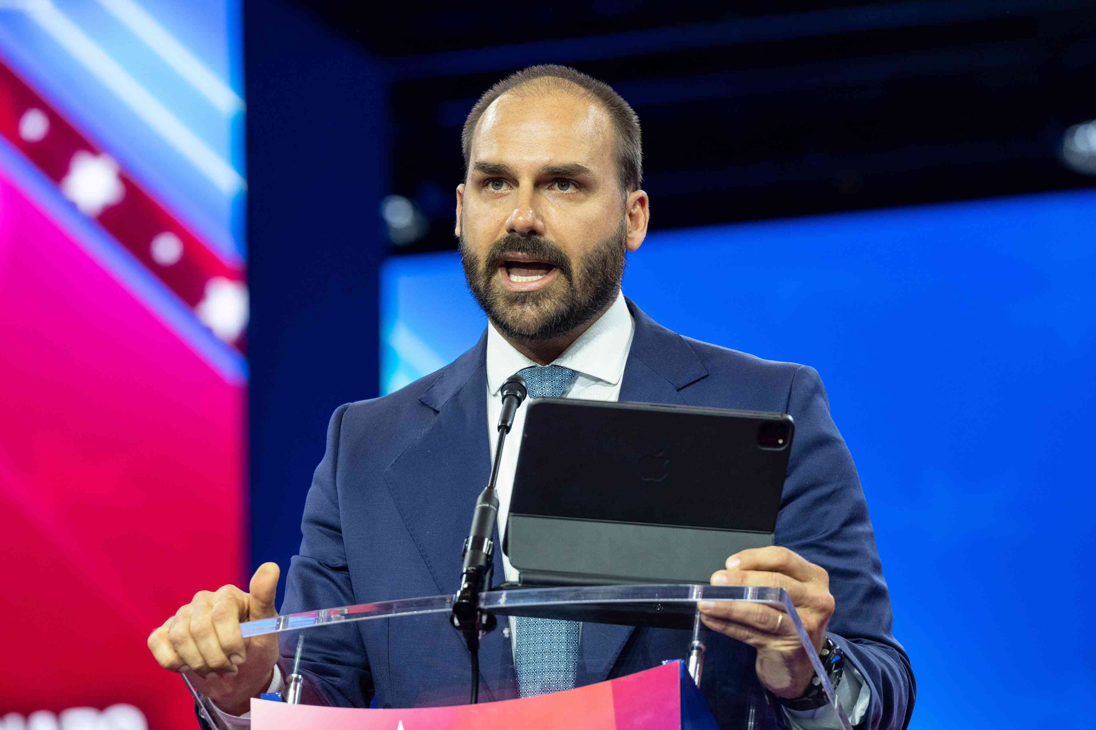 Eduardo Bolsonaro background
