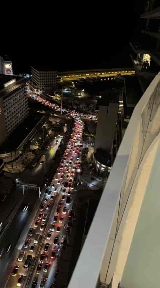 Lebanese flee Beirut background