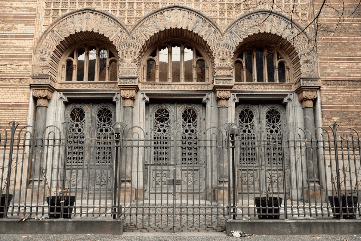 Synagogue in Berlin background