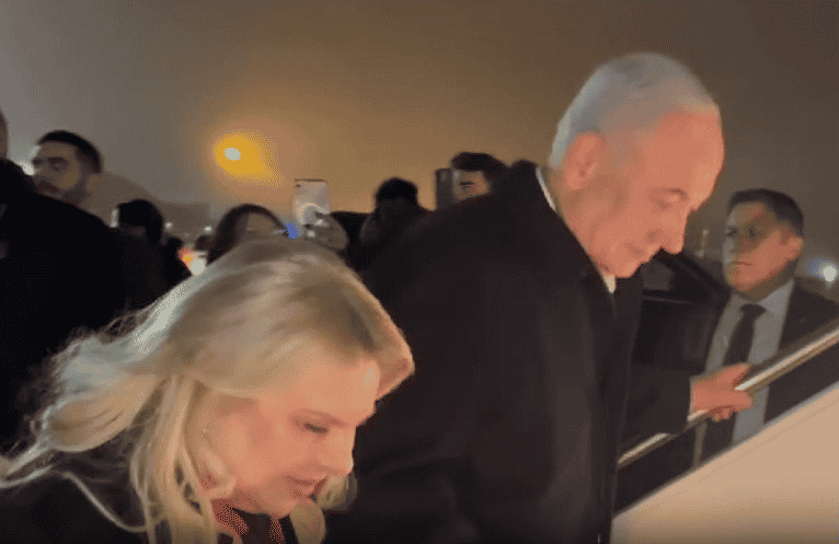 Prime Minister Netanyahu and his wife heading for home. background