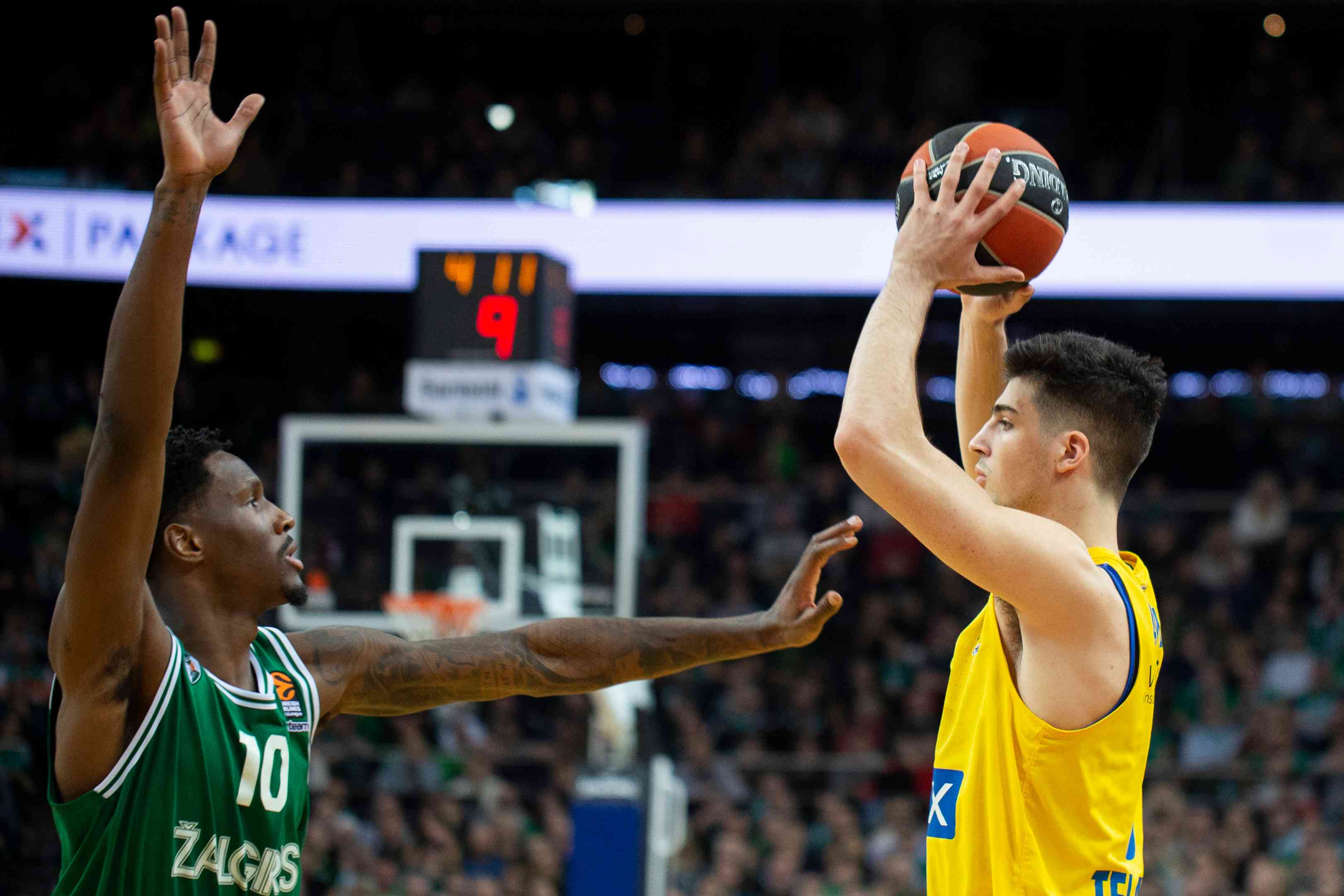 HAYES, NIGEL and AVDIJA DENI during Turkish Airlines Euroleague game Zalgiris vs Maccabi background